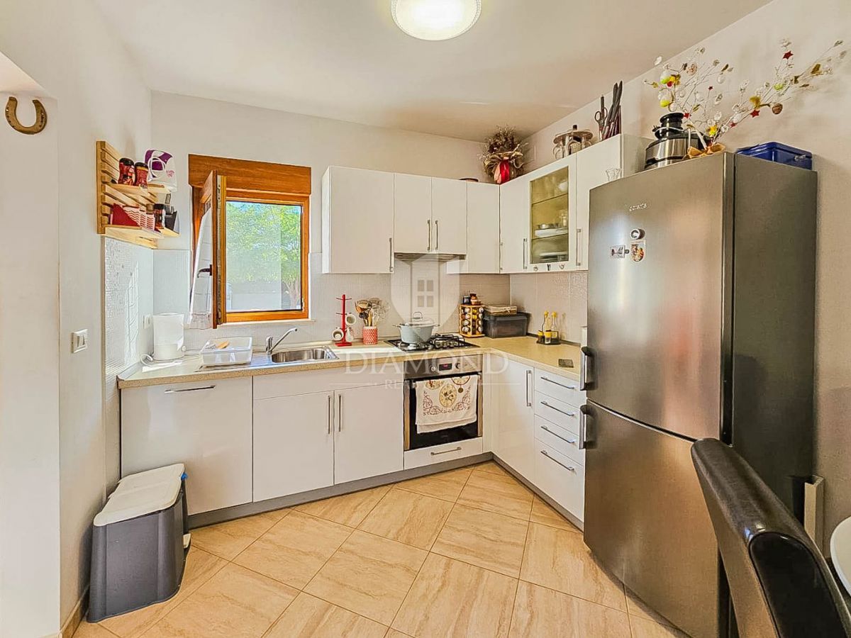 Umago, casa con 2 appartamenti a 500 metri dal mare!