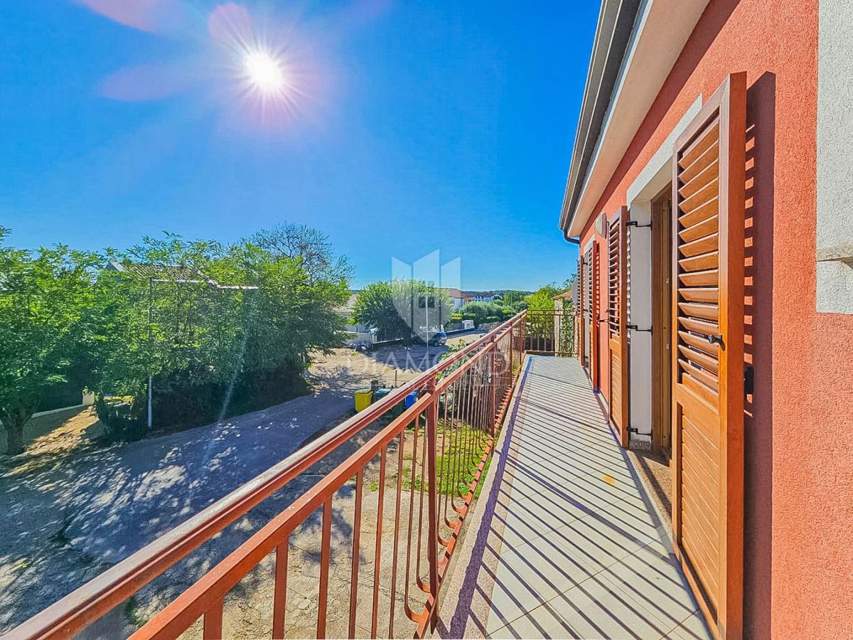 Umago, casa con 2 appartamenti a 500 metri dal mare!