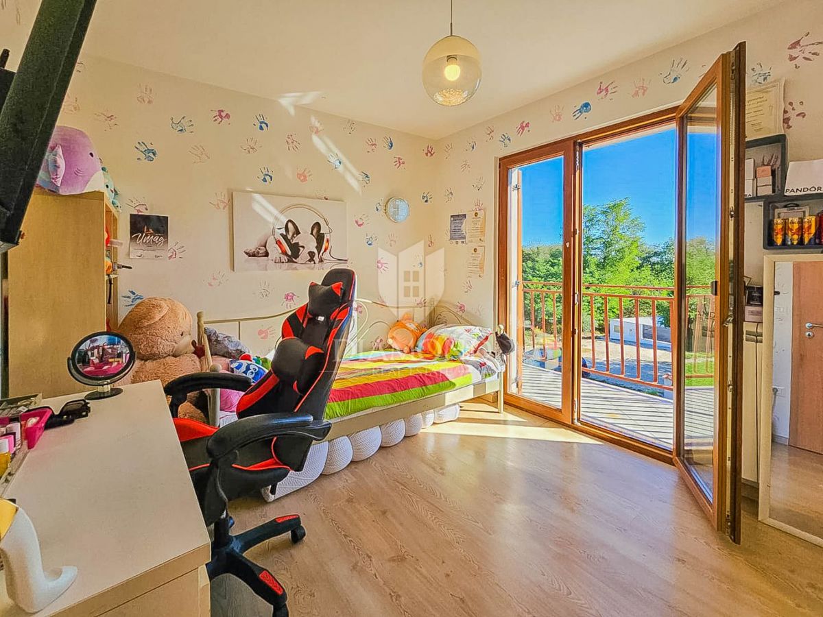 Umago, casa con 2 appartamenti a 500 metri dal mare!