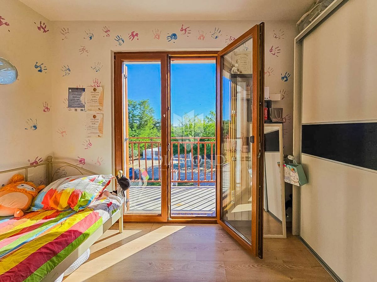 Umago, casa con 2 appartamenti a 500 metri dal mare!