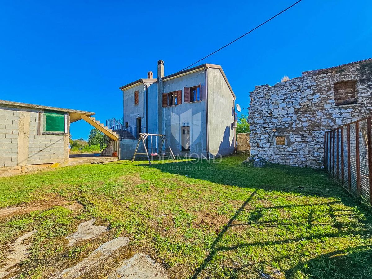 Umago, casa con 2 appartamenti a 500 metri dal mare!