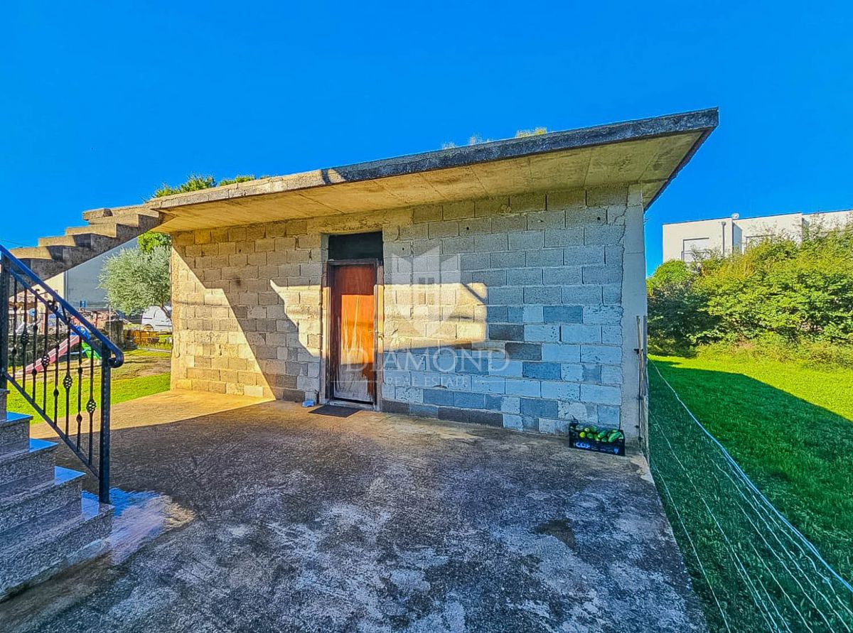 Umago, casa con 2 appartamenti a 500 metri dal mare!