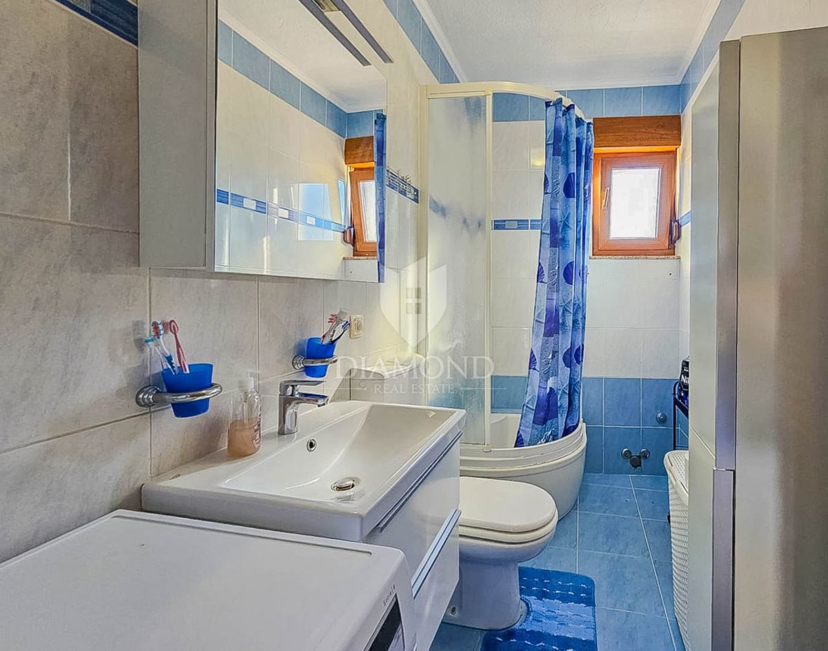 Umago, casa con 2 appartamenti a 500 metri dal mare!