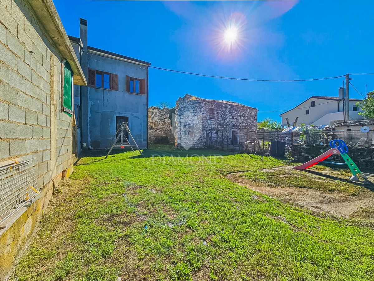 Umago, casa con 2 appartamenti a 500 metri dal mare!