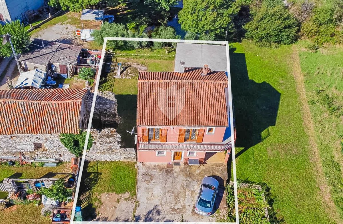 Umago, casa con 2 appartamenti a 500 metri dal mare!