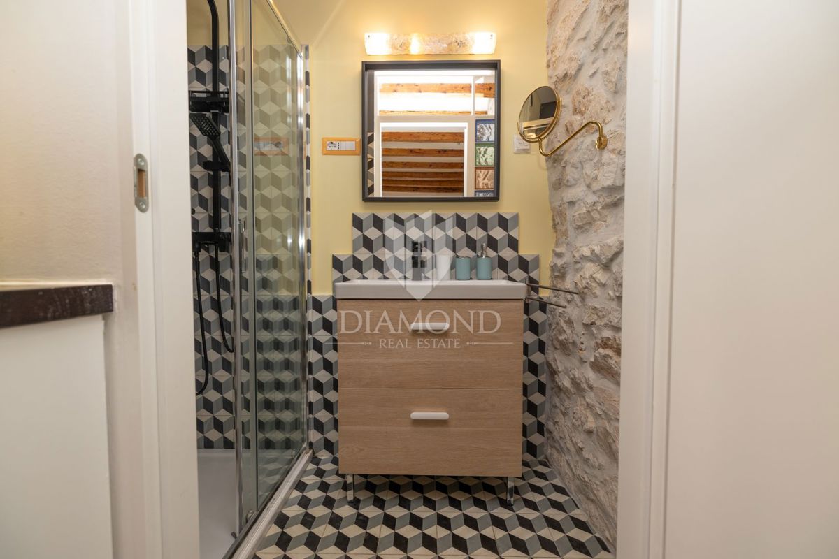 Monolocale con Ripostiglio, Centro, Vista Mare