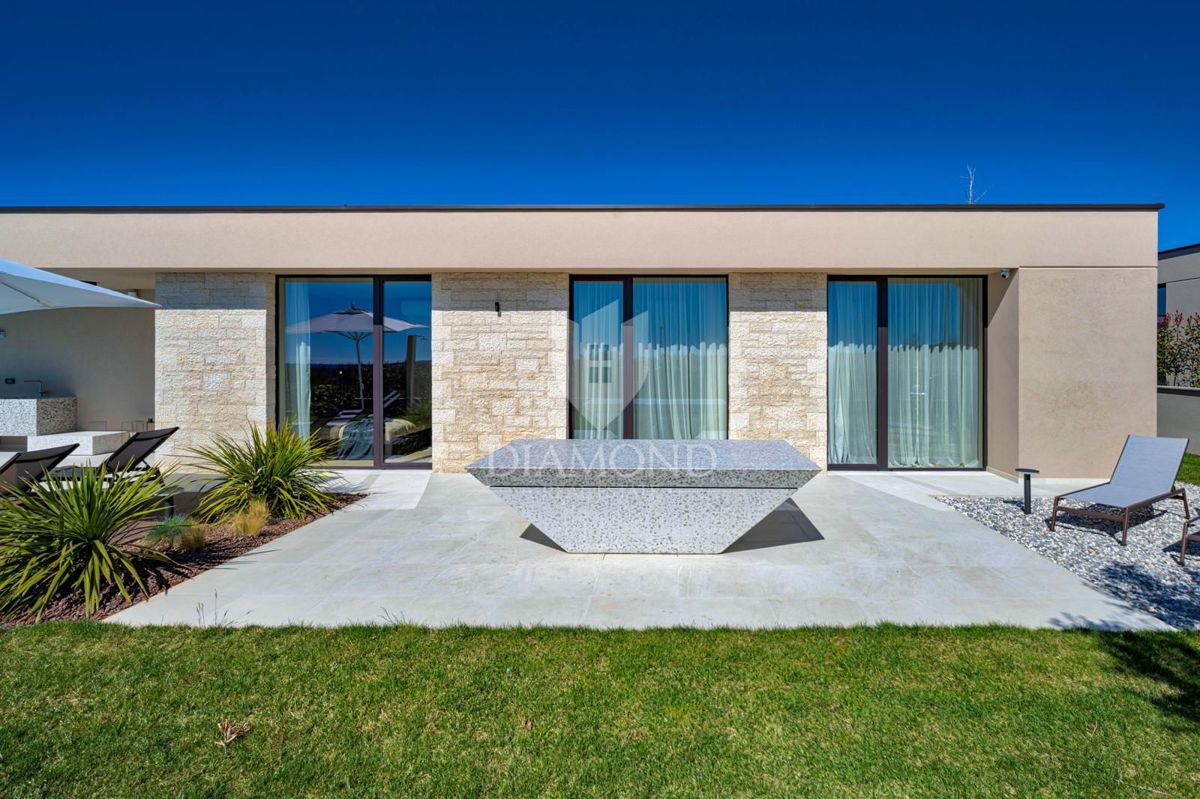 Parenzo, esclusiva villa smart home con vista aperta