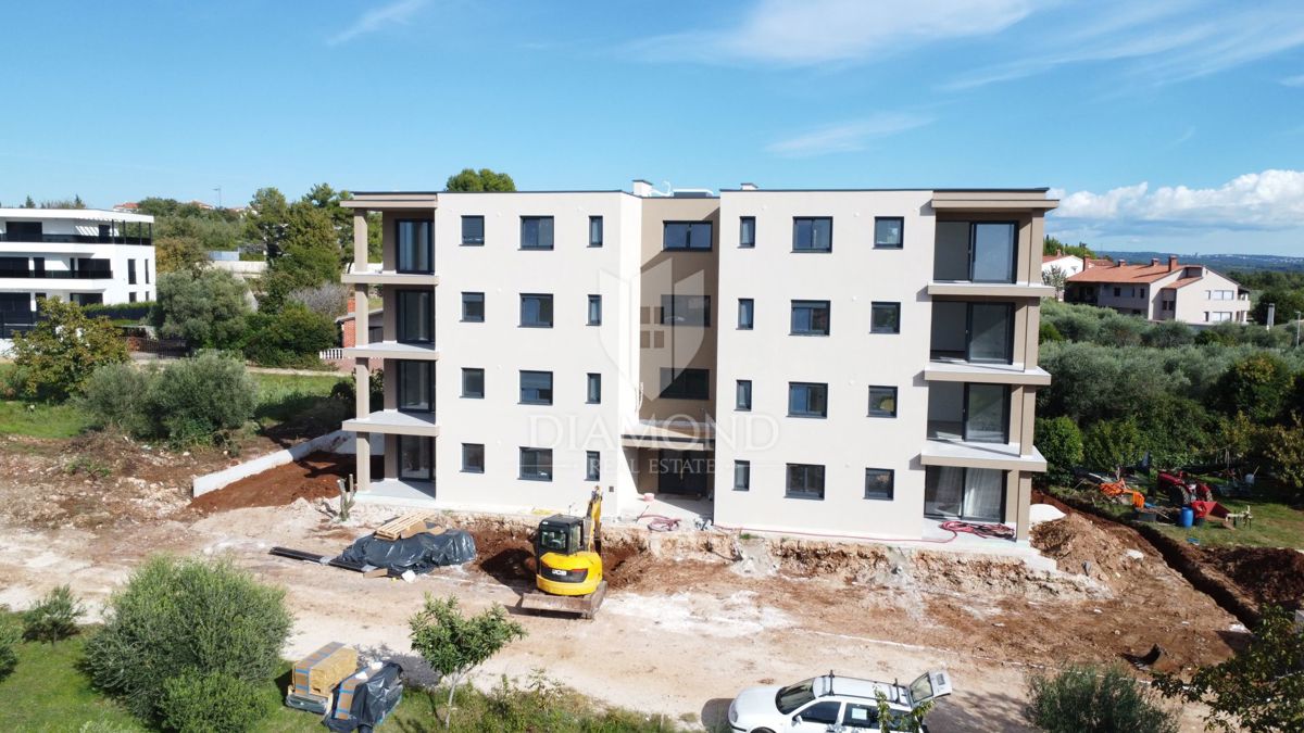 Parenzo, appartamento di nuova costruzione con giardino