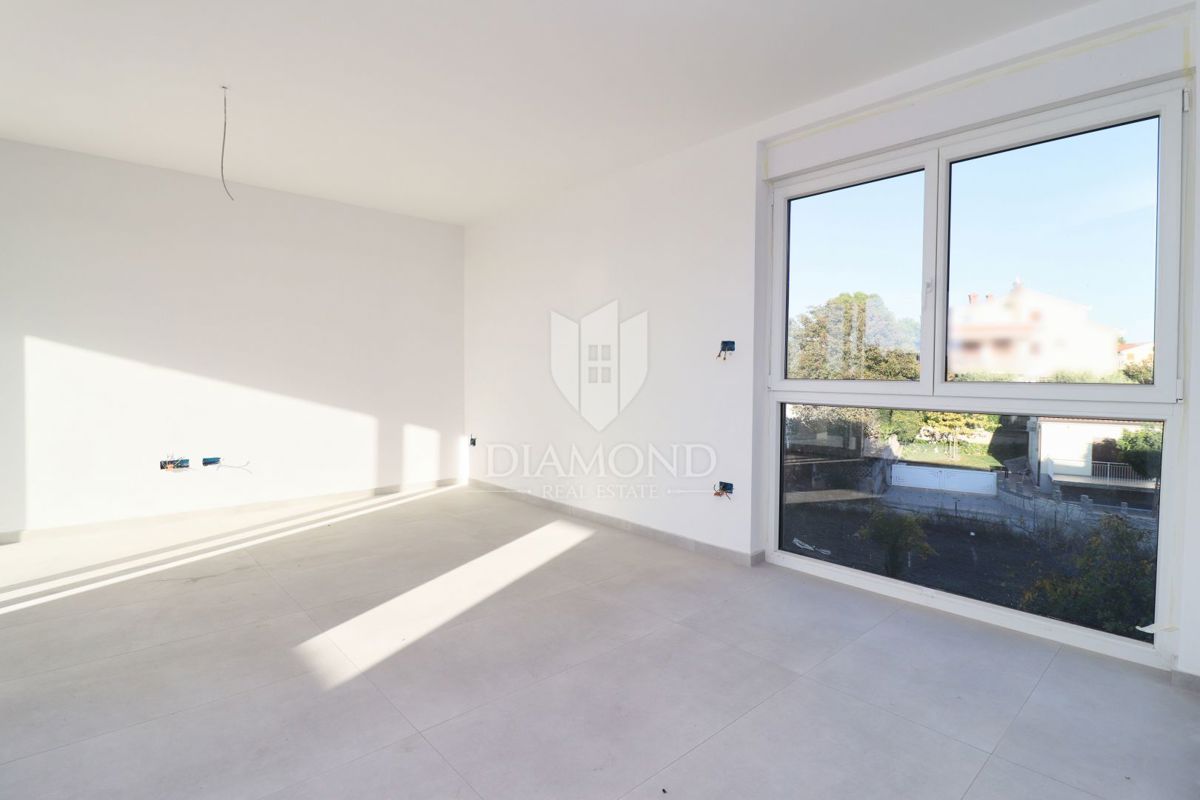 Parenzo, appartamento di nuova costruzione con giardino