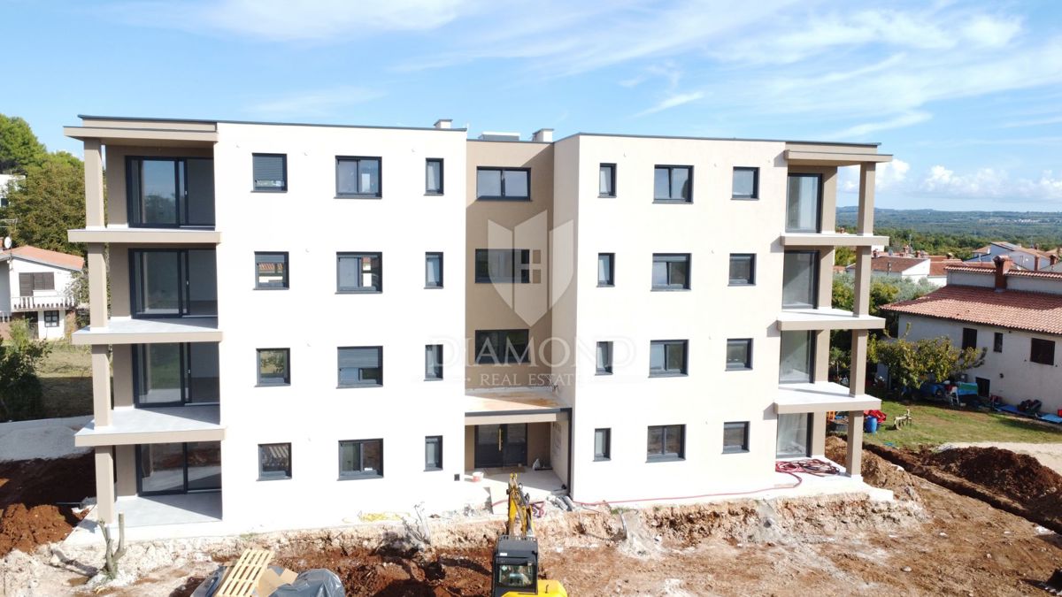 Parenzo, appartamento di nuova costruzione con giardino