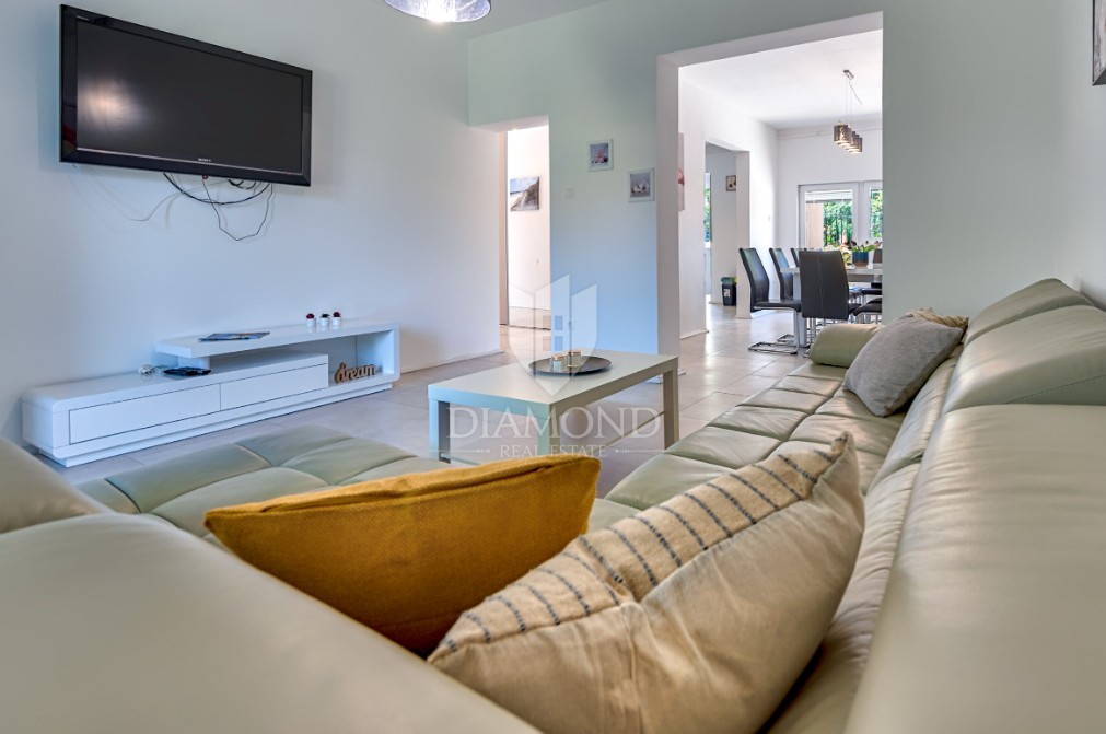 Spaziosa casa con piscina a Ližnjan