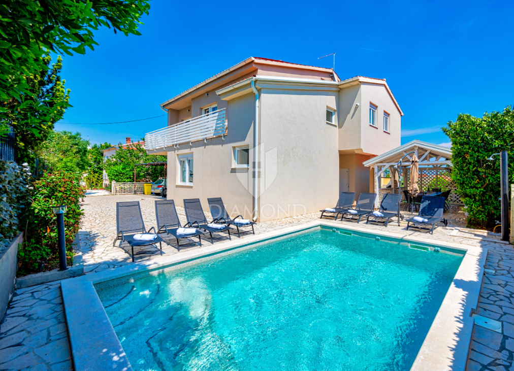 Spaziosa casa con piscina a Ližnjan