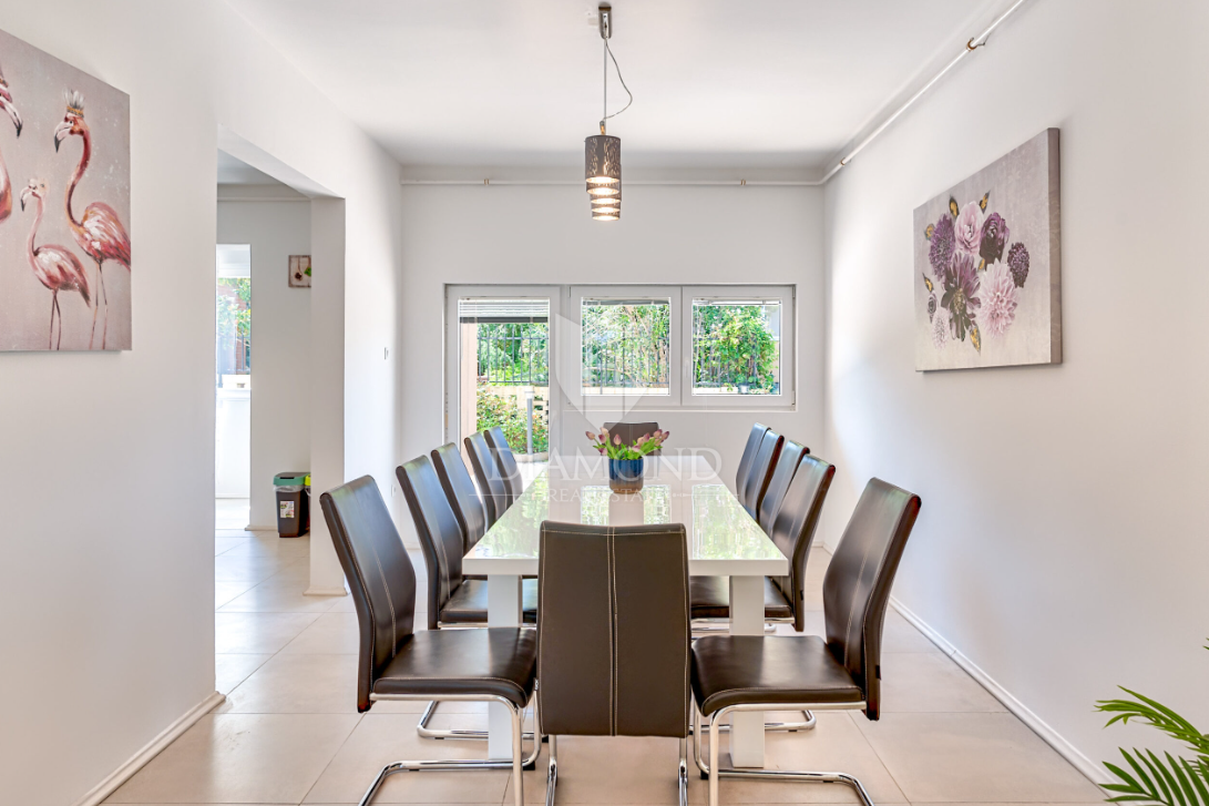 Spaziosa casa con piscina a Ližnjan