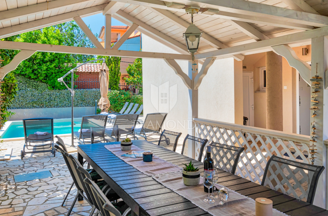 Spaziosa casa con piscina a Ližnjan