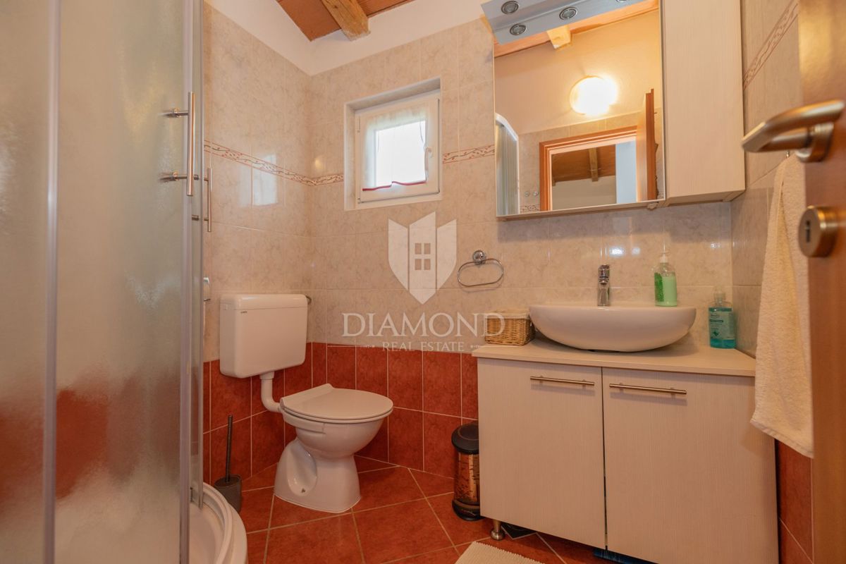 DIAMANTE a Rovigno, casa pianoterra con un enorme giardino vicino al mare