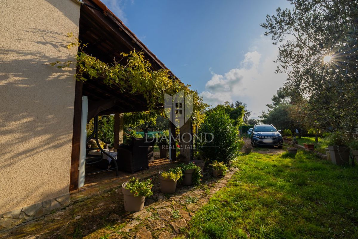 DIAMANTE a Rovigno, casa pianoterra con un enorme giardino vicino al mare