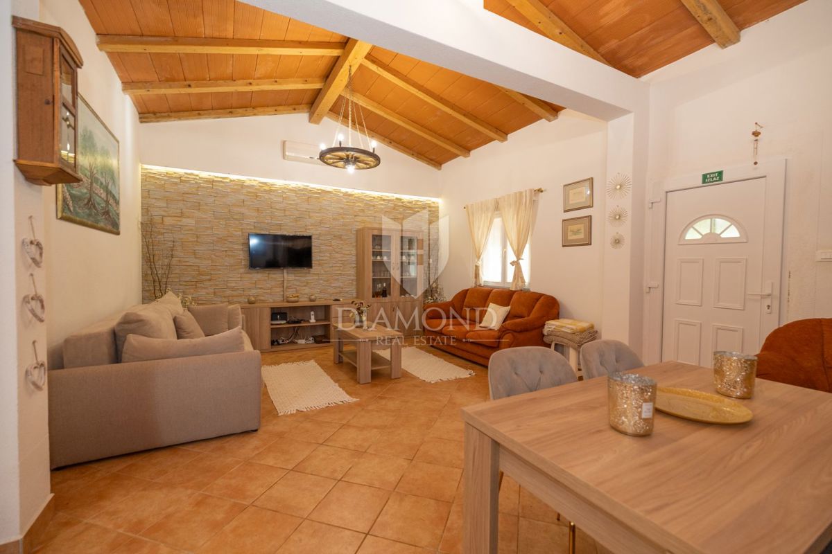 DIAMANTE a Rovigno, casa pianoterra con un enorme giardino vicino al mare