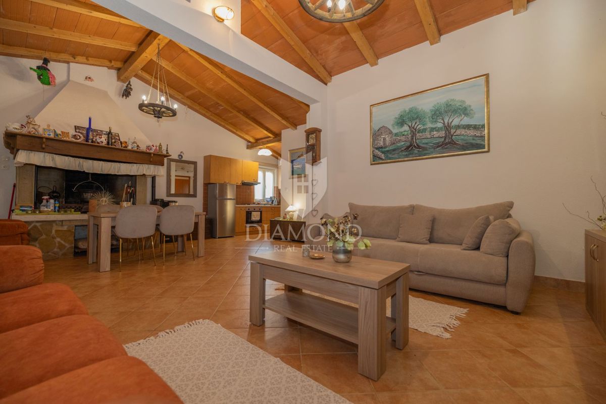 DIAMANTE a Rovigno, casa pianoterra con un enorme giardino vicino al mare