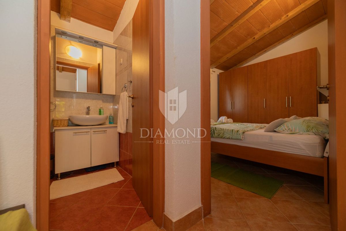 DIAMANTE a Rovigno, casa pianoterra con un enorme giardino vicino al mare