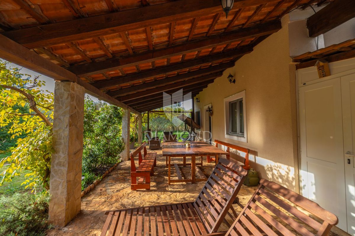 DIAMANTE a Rovigno, casa pianoterra con un enorme giardino vicino al mare