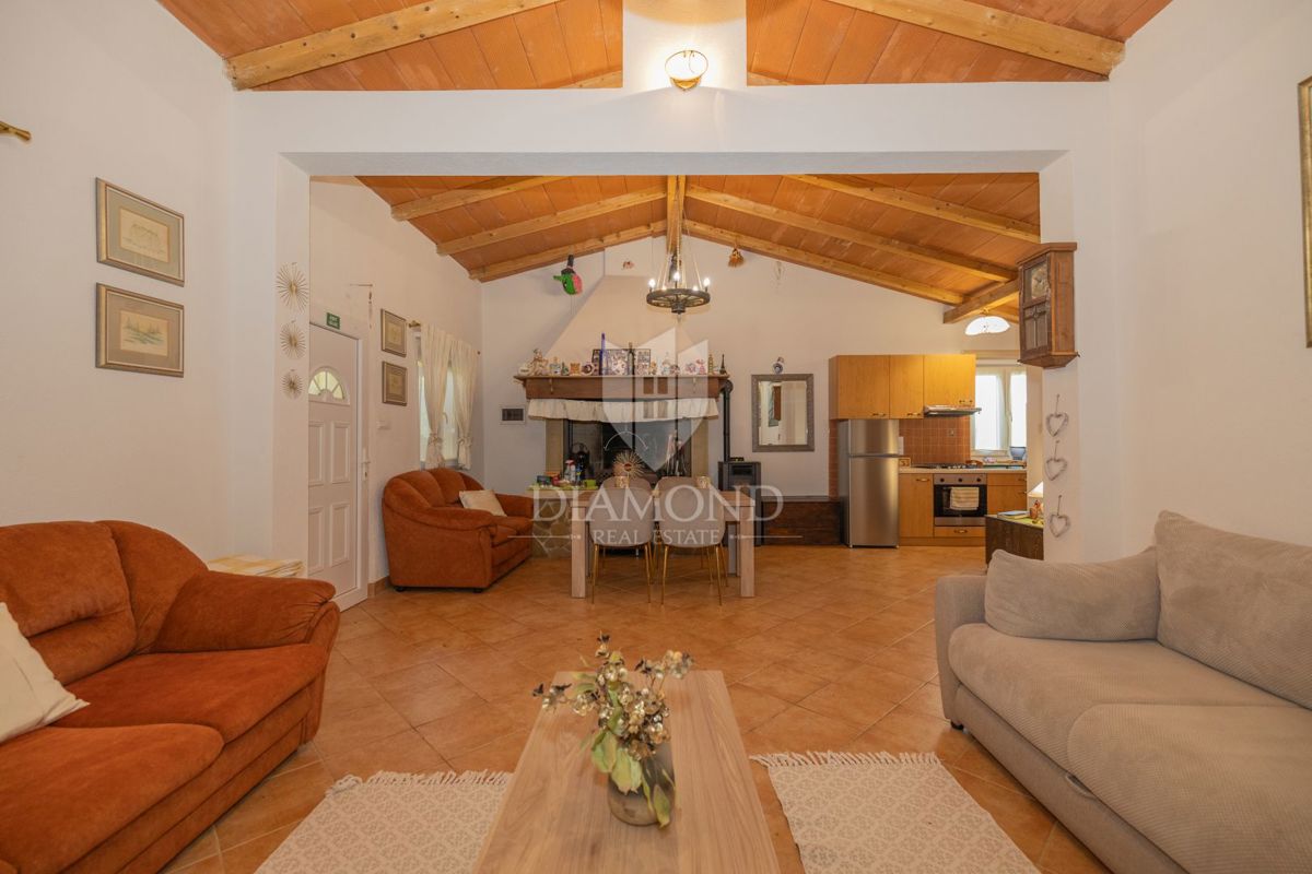 DIAMANTE a Rovigno, casa pianoterra con un enorme giardino vicino al mare