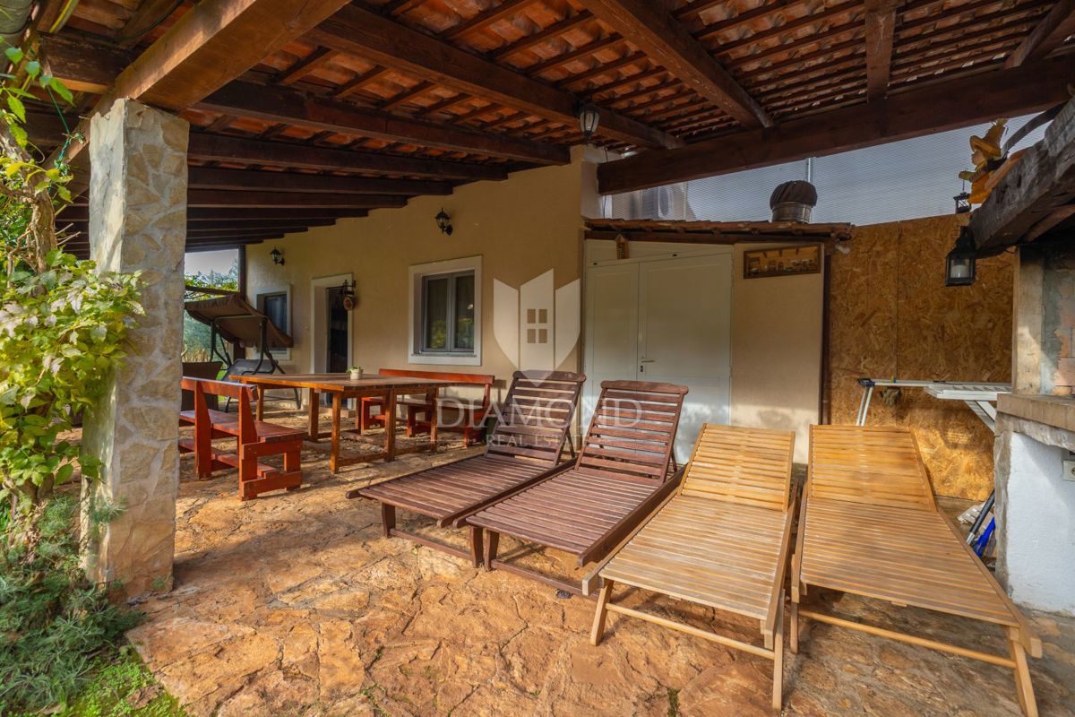 DIAMANTE a Rovigno, casa pianoterra con un enorme giardino vicino al mare