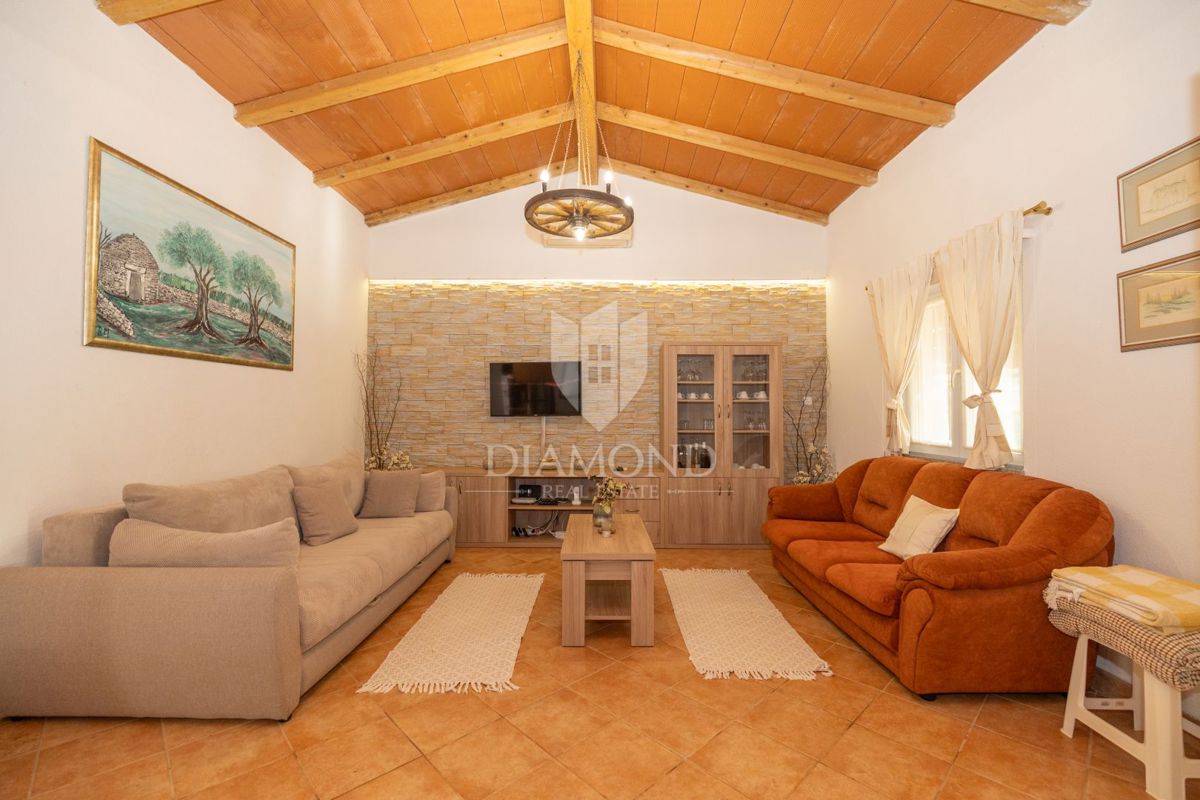 DIAMANTE a Rovigno, casa pianoterra con un enorme giardino vicino al mare