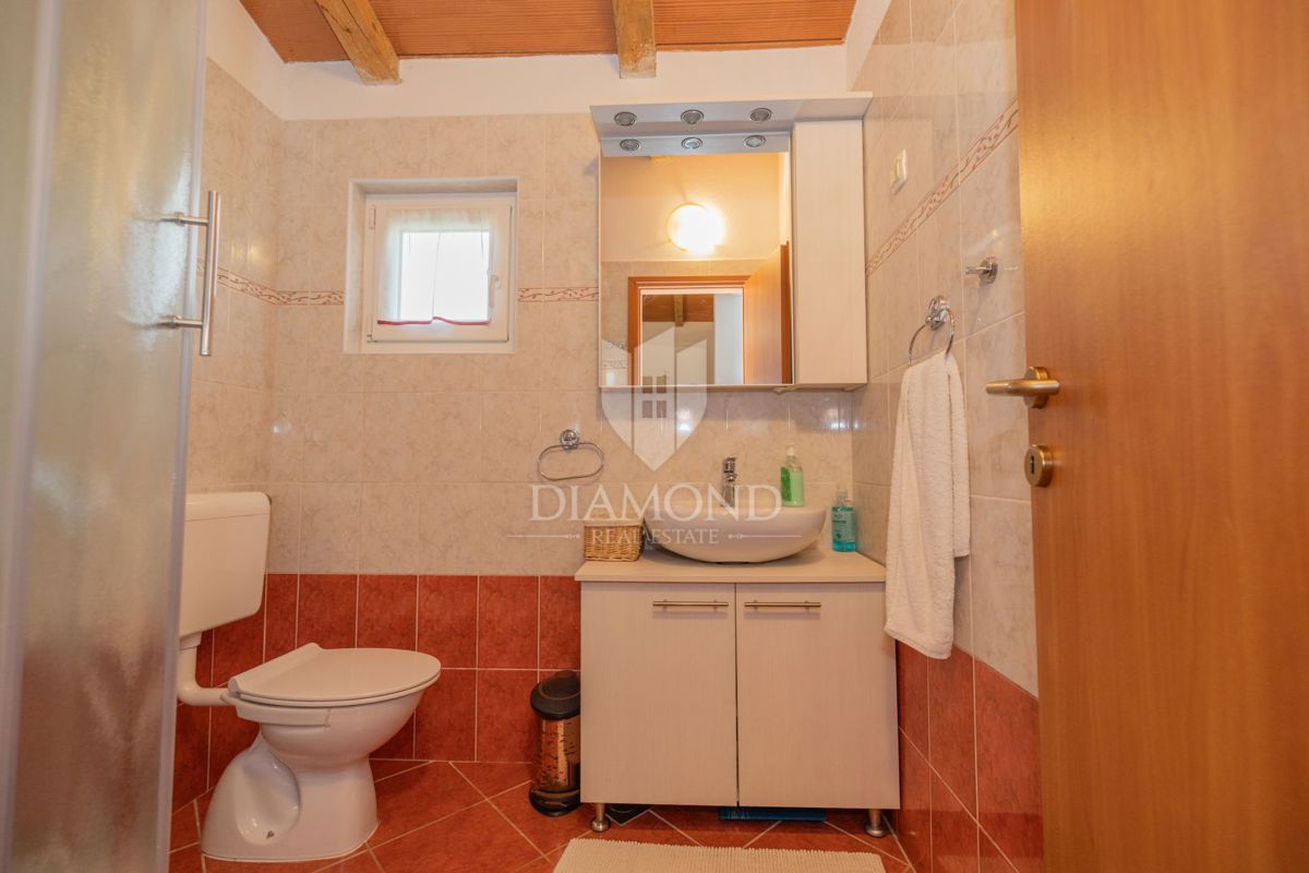 DIAMANTE a Rovigno, casa pianoterra con un enorme giardino vicino al mare