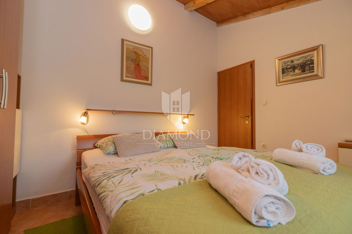 DIAMANTE a Rovigno, casa pianoterra con un enorme giardino vicino al mare