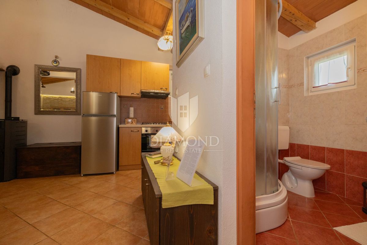 DIAMANTE a Rovigno, casa pianoterra con un enorme giardino vicino al mare