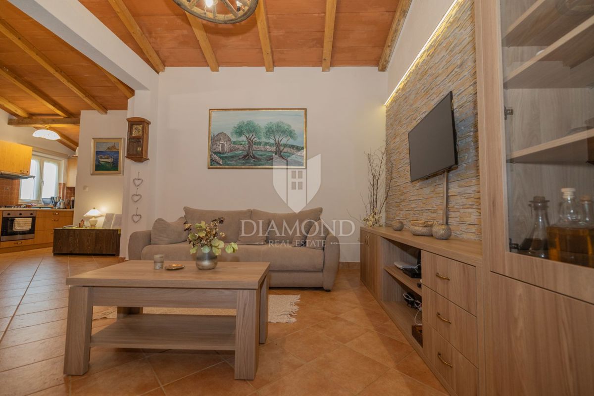 DIAMANTE a Rovigno, casa pianoterra con un enorme giardino vicino al mare