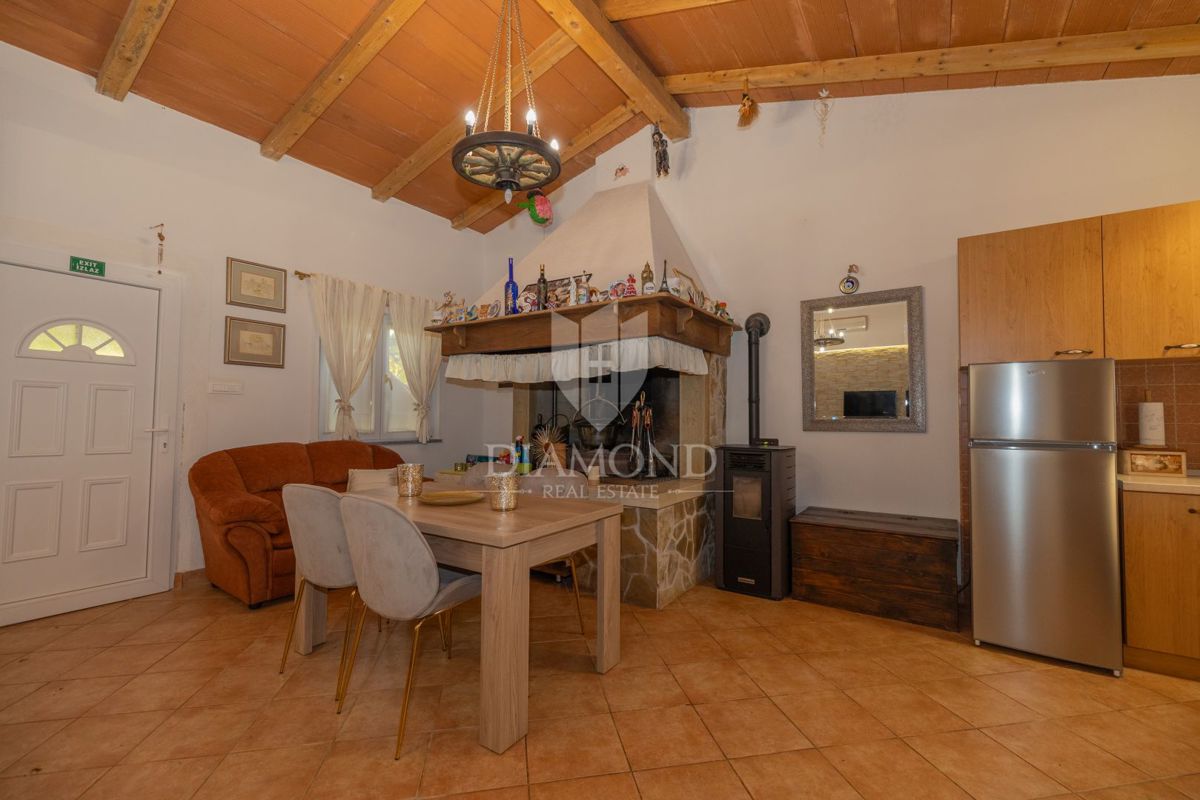 DIAMANTE a Rovigno, casa pianoterra con un enorme giardino vicino al mare