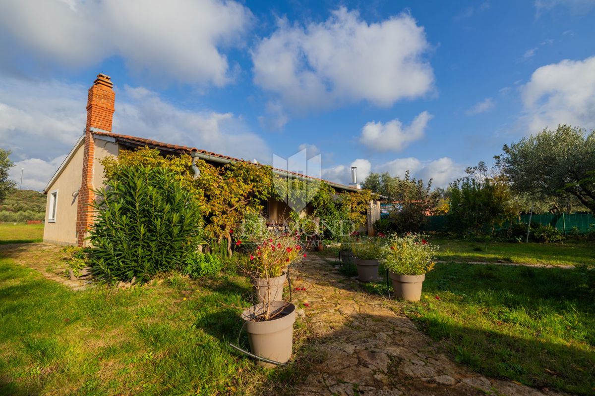 DIAMANTE a Rovigno, casa pianoterra con un enorme giardino vicino al mare