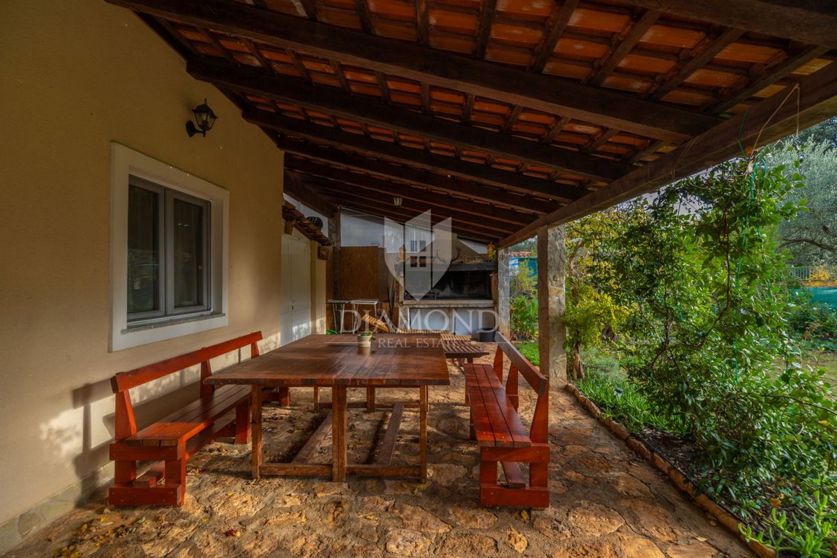 DIAMANTE a Rovigno, casa pianoterra con un enorme giardino vicino al mare