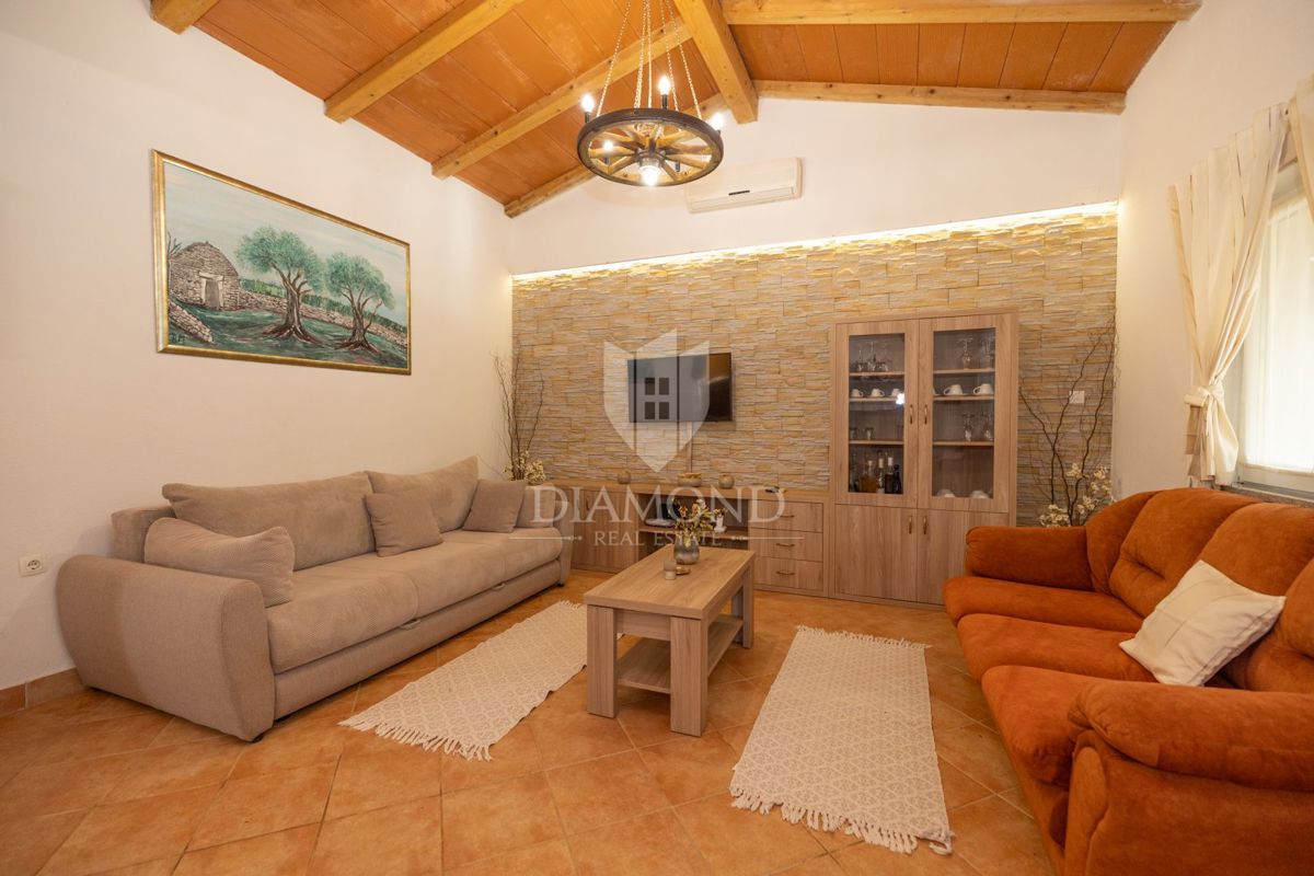 DIAMANTE a Rovigno, casa pianoterra con un enorme giardino vicino al mare