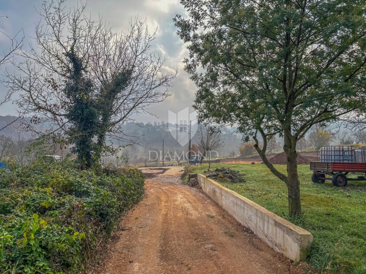 Montona, terreno edificabile ideale per la Vostra casa in Istria!