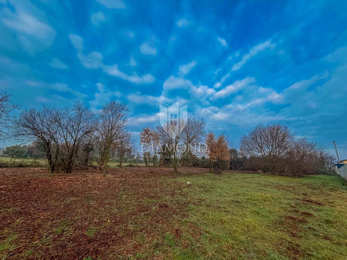 Umago, dintorni, bellissimo terreno edificabile!