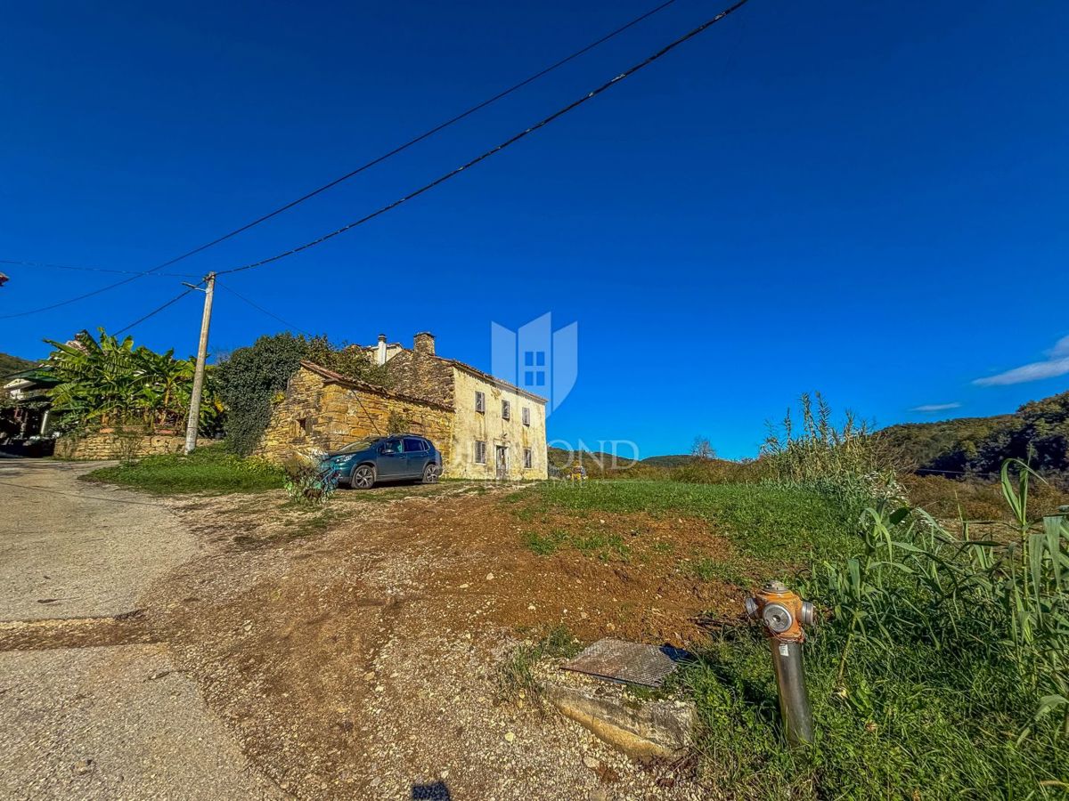 Montona, dintorni - casa in pietra con tante possibilità!