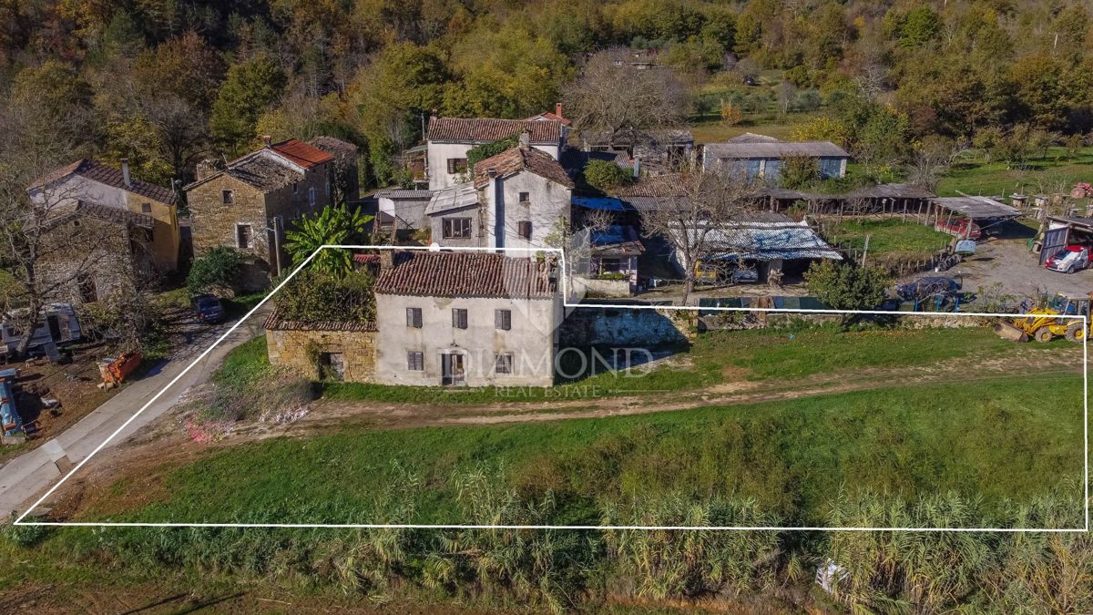 Montona, dintorni - casa in pietra con tante possibilità!