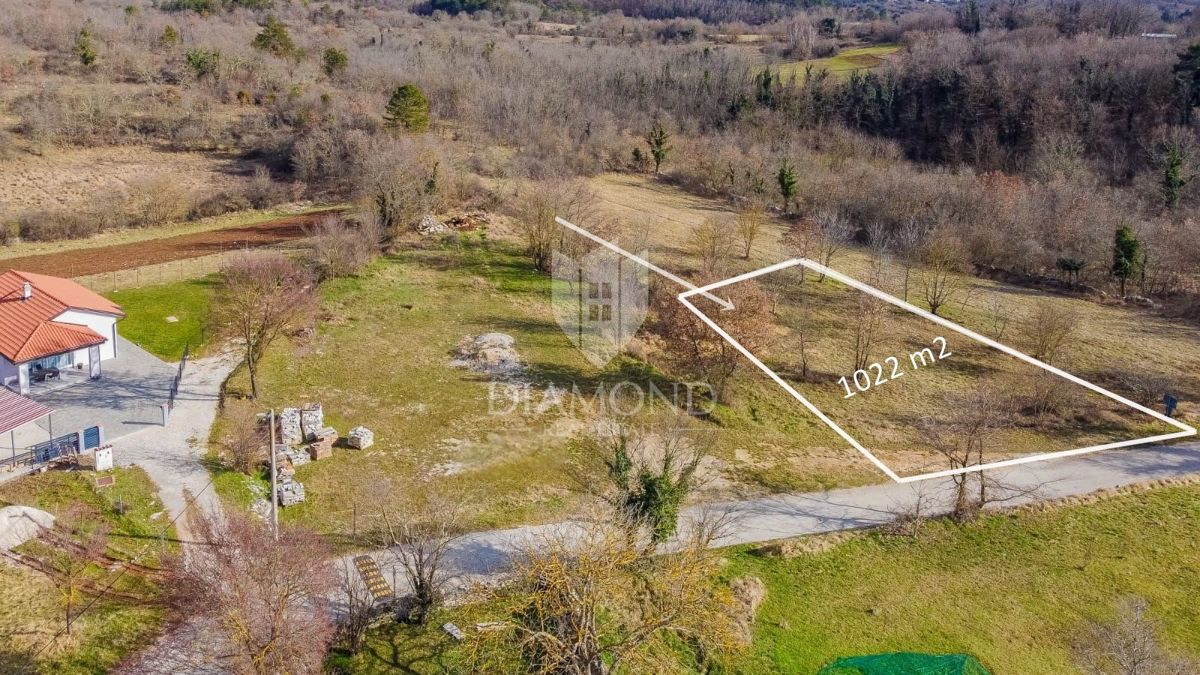 Buie, splendido terreno di 1020 m² in posizione tranquilla!