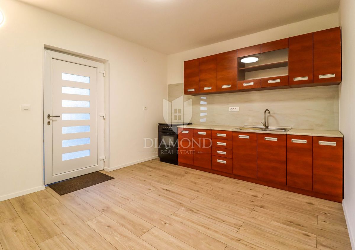 Rovigno, appartamento con due camere da letto e balcone a 100 metri dal mare