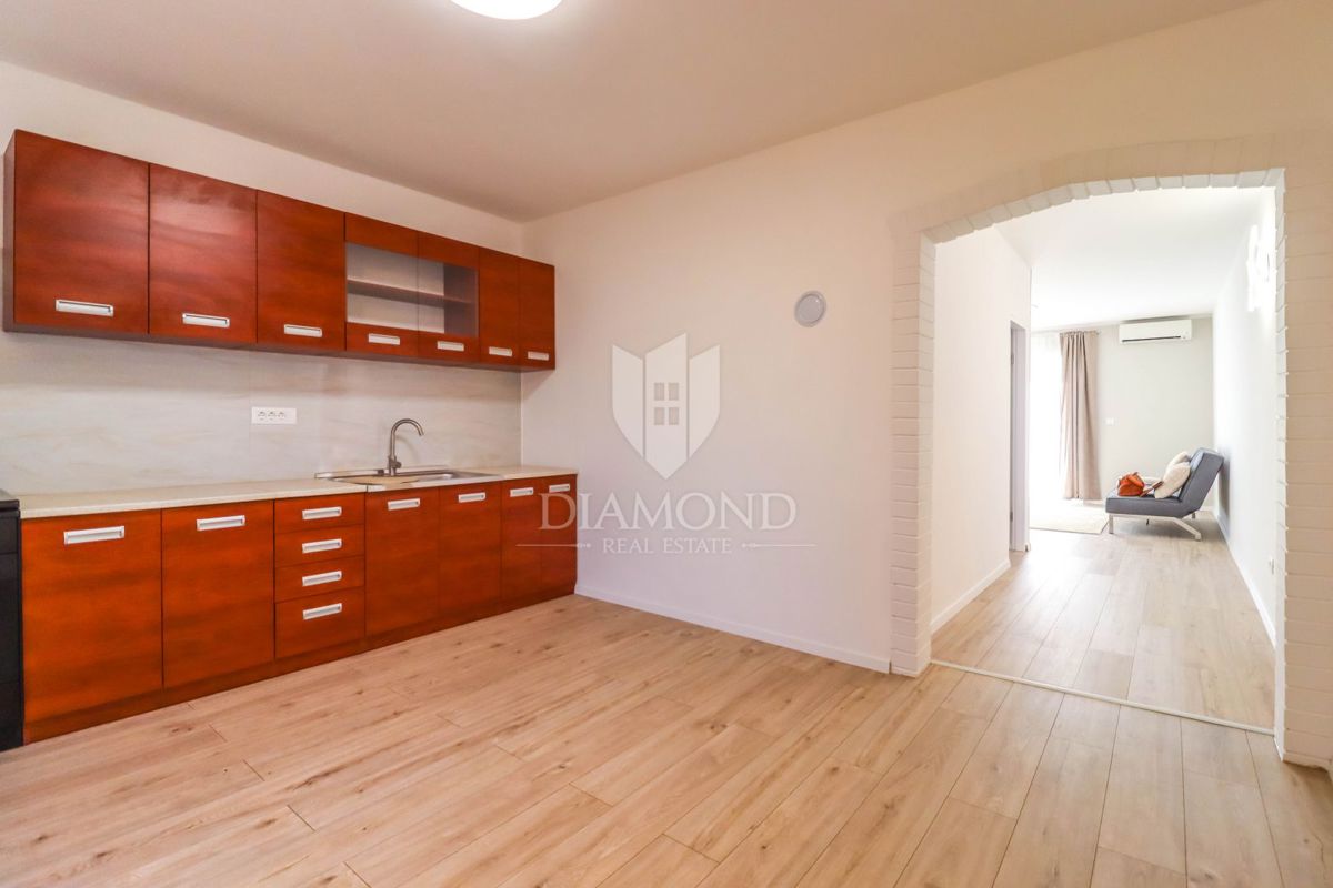 Rovigno, appartamento con due camere da letto e balcone a 100 metri dal mare