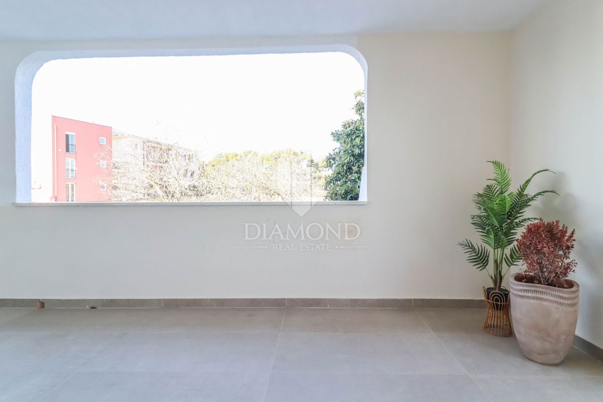 Rovigno, appartamento con due camere da letto e balcone a 100 metri dal mare