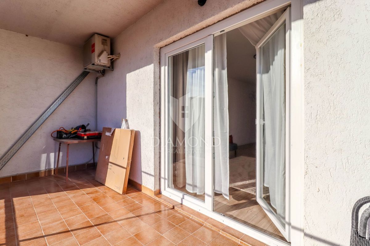 Rovigno, appartamento con due camere da letto e balcone a 100 metri dal mare