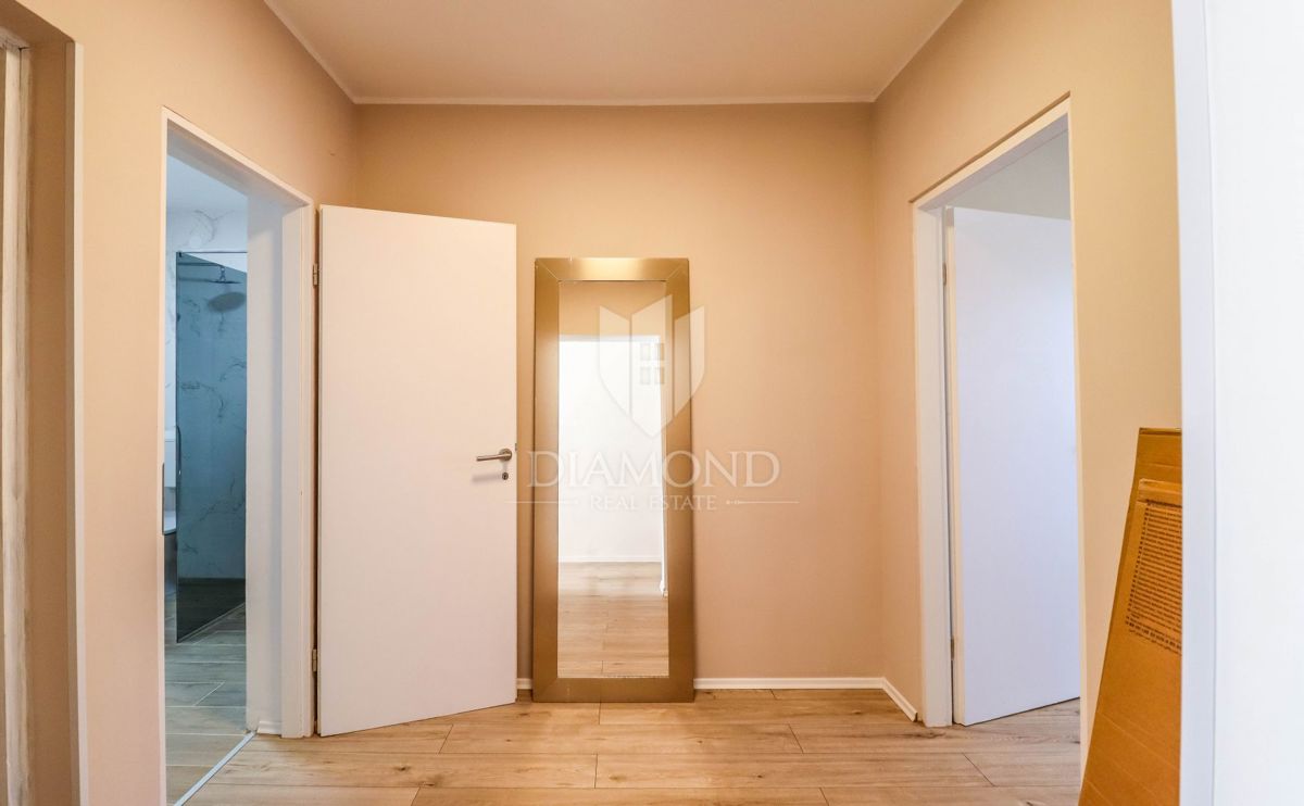 Rovigno, appartamento con due camere da letto e balcone a 100 metri dal mare