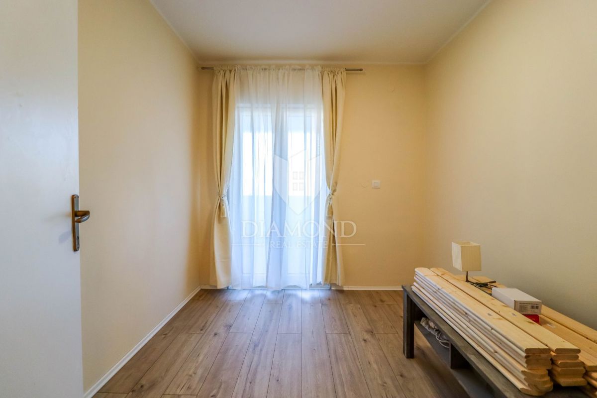 Rovigno, appartamento con due camere da letto e balcone a 100 metri dal mare