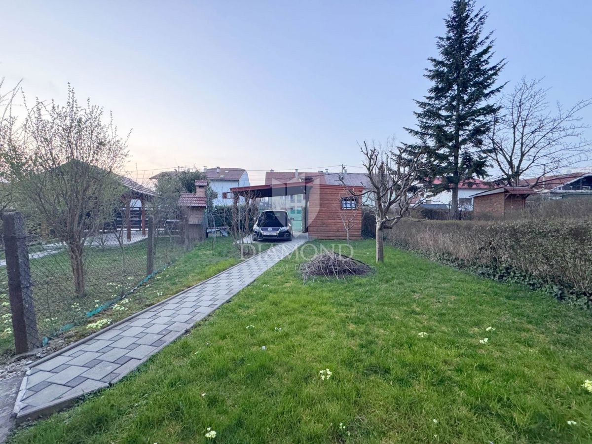 Zagabria, Sesvete! Appartamento con tre camere da letto e ampio giardino!