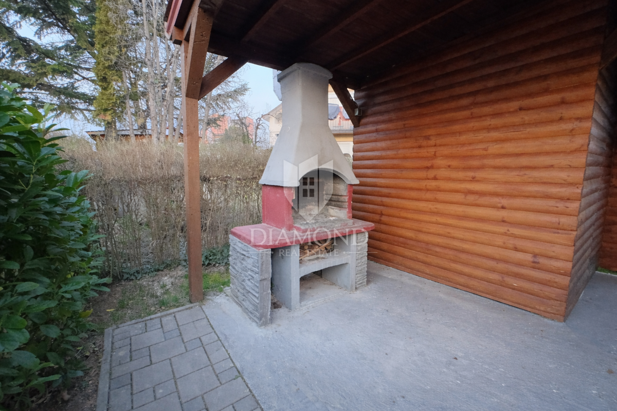 Zagabria, Sesvete! Appartamento con tre camere da letto e ampio giardino!