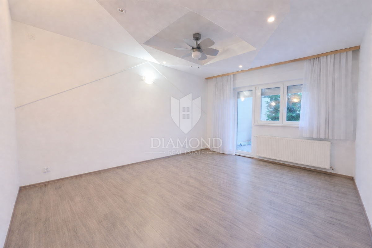 Zagabria, Sesvete! Appartamento con tre camere da letto e ampio giardino!