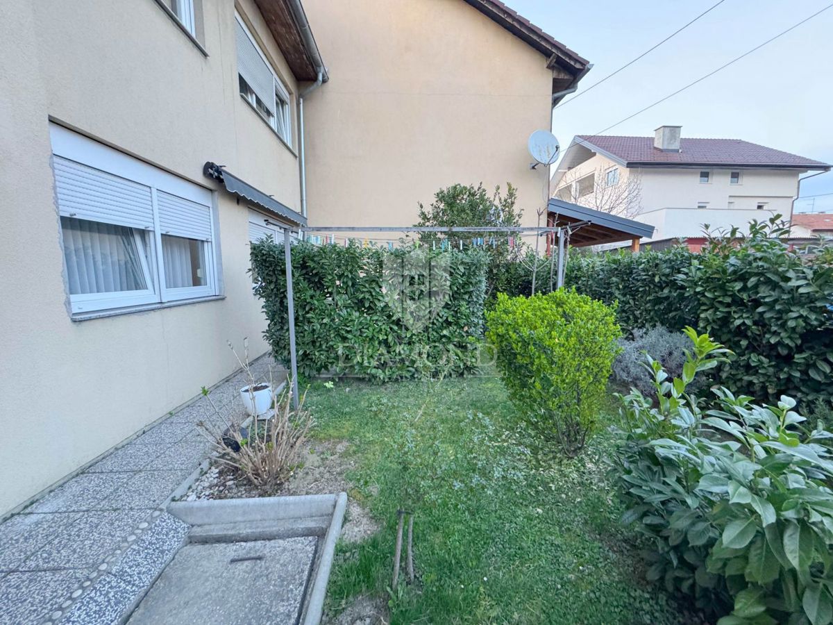 Zagabria, Sesvete! Appartamento con tre camere da letto e ampio giardino!